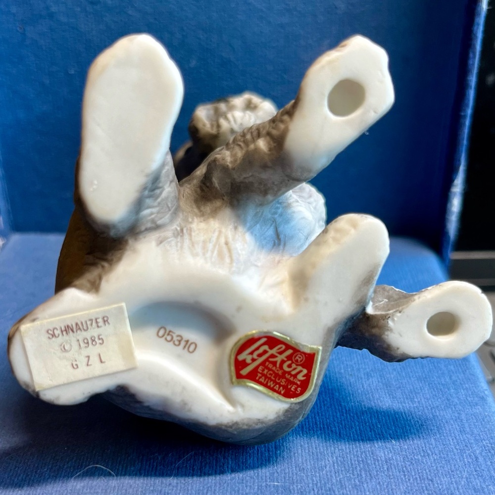 Schnauzer Dog Seated Puppy figurine Fenton gray white - Picture 8 of 10